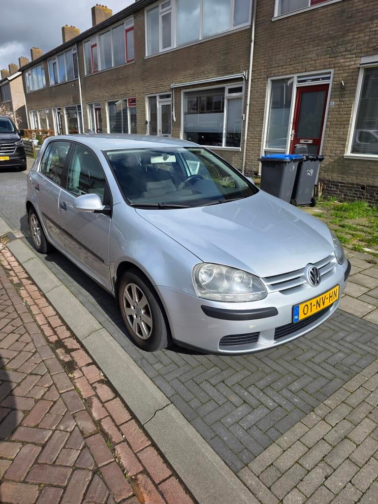 Volkswagen Golf 1.4 16V 55KW 5D 2004 Grijs, Voorwielaandrijving, 74 pk, 4 cilinders, 610 kg