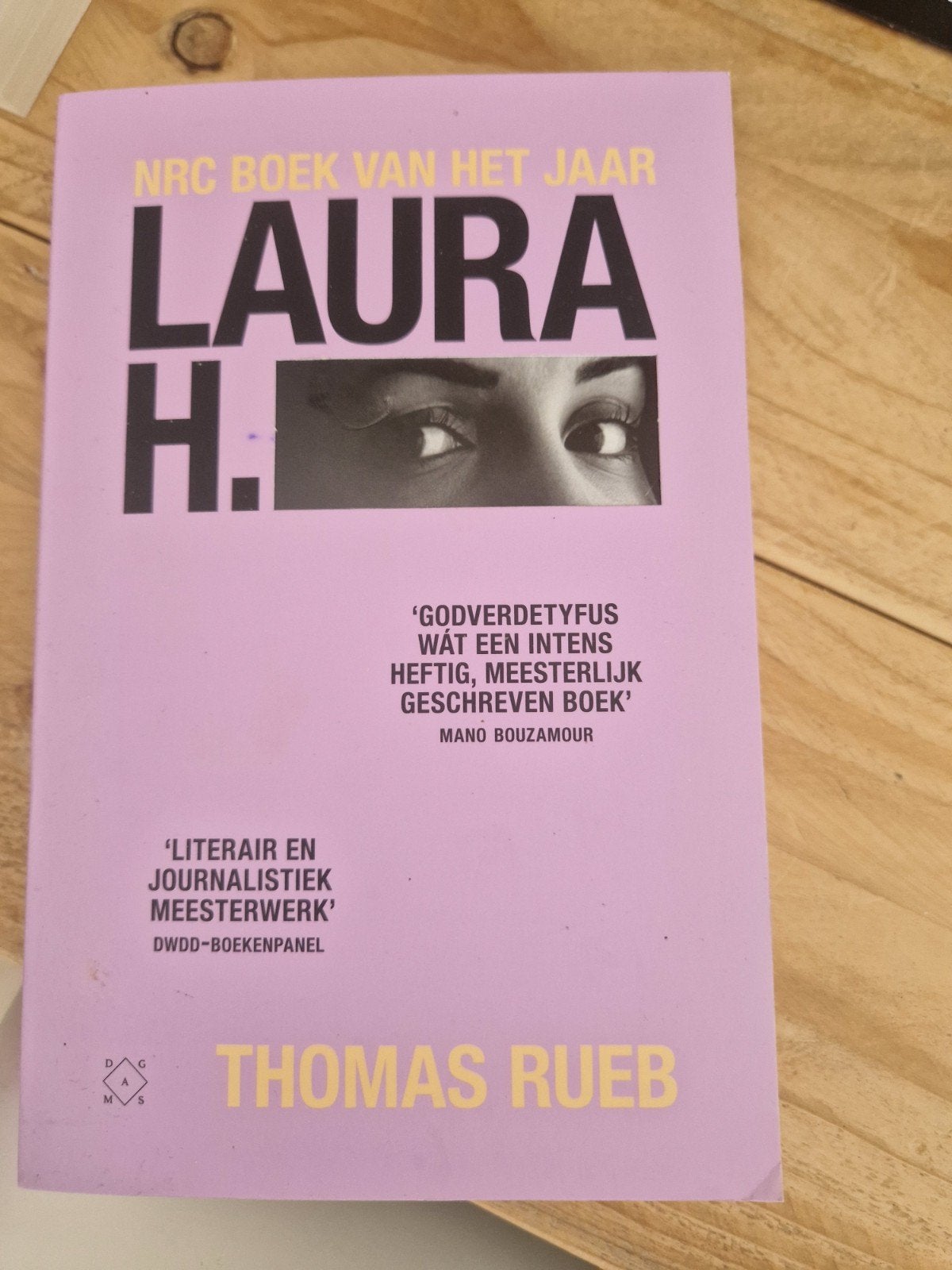 Laura H. - NRC Boek van het Jaar - Thomas Rueb, Ophalen of Verzenden, Gelezen, Thomas Rueb, Nederland