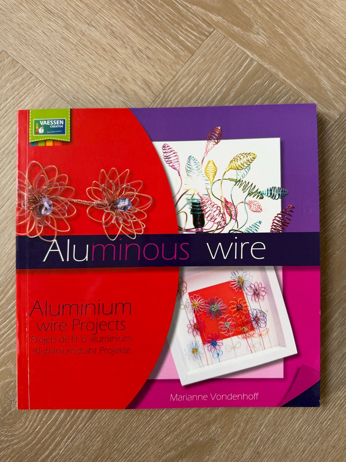 Aluminous Wire Boek - Creatieve Projecten met Aluminiumdraad, Boeken, Hobby en Vrije tijd, Ophalen of Verzenden, Zo goed als nieuw