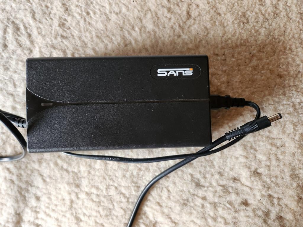 SANS Oplader 54,6 V 2.0 A Engwe e-bike, Ophalen of Verzenden, Zo goed als nieuw, Minder dan 2 meter, Overige kabels