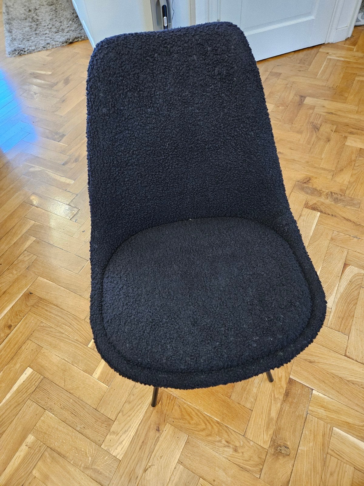 Set van 4 zwarte teddy stoelen - Zo goed als nieuw, Huis en Inrichting, Stoelen, Ophalen, Twee, Zwart, Zo goed als nieuw