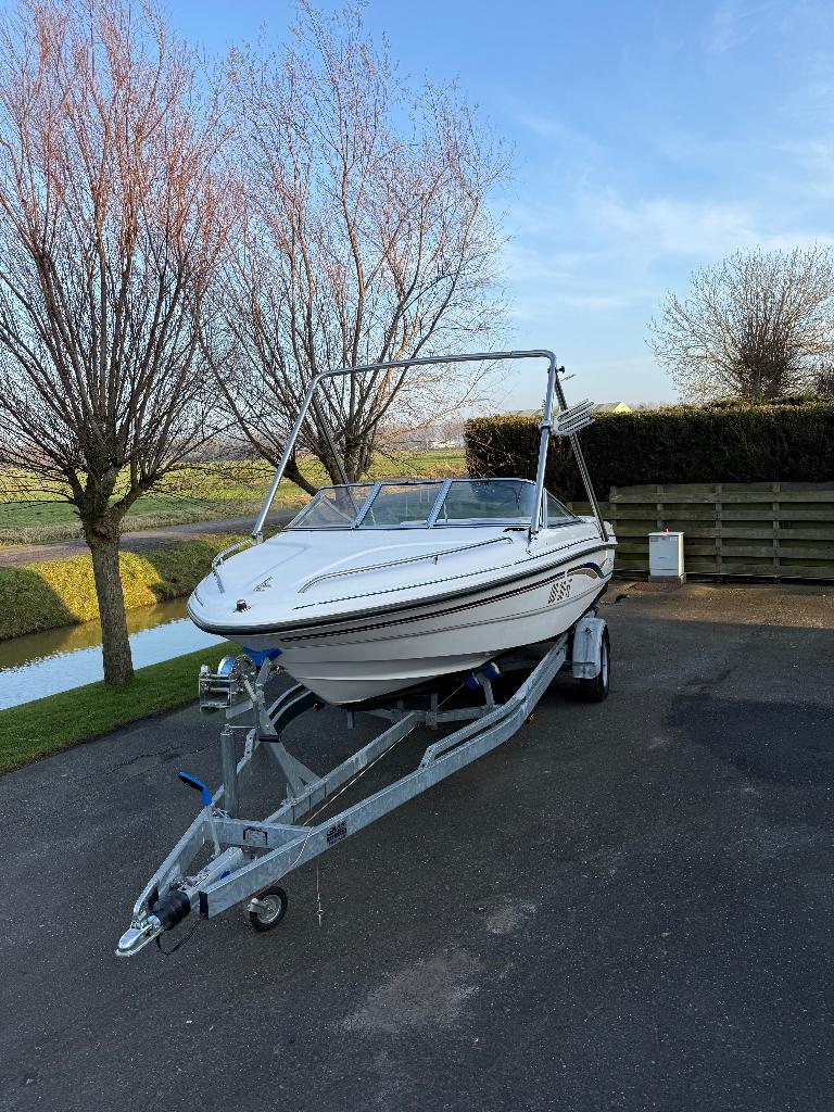 Chaparral 185 LE met 5.0L V8 MerCruiser – inclusief trailer, Watersport en Boten, Speedboten, Ophalen, Gebruikt, Binnenboordmotor