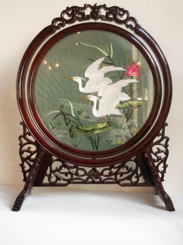 GEBORDUURDE CHINESE KRAANVOGELS, Antiek en Kunst, Kunst | Niet-Westerse kunst, 56 cm, Overige typen, Ingelijst, China