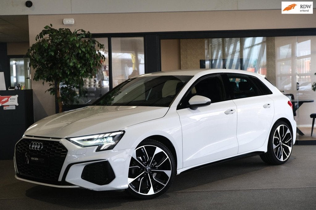 Audi A3 Sportback 30 TFSI S-Line S-tronic Leder Navi Led Cam, Auto's, Audi, Gebruikt, Zwart, Wit, Bedrijf
