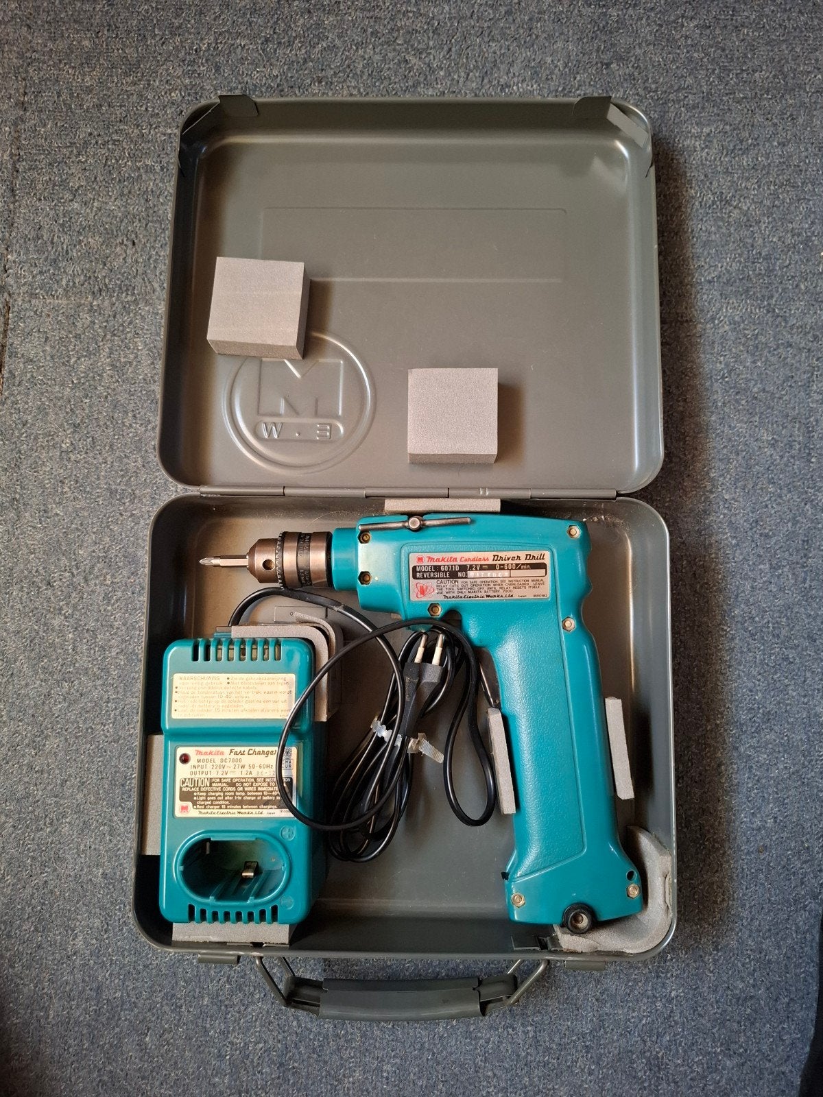 Vintage Makita Boormachine met Oplader in Koffer, Boormachine, Gebruikt, Variabele snelheid, Ophalen of Verzenden