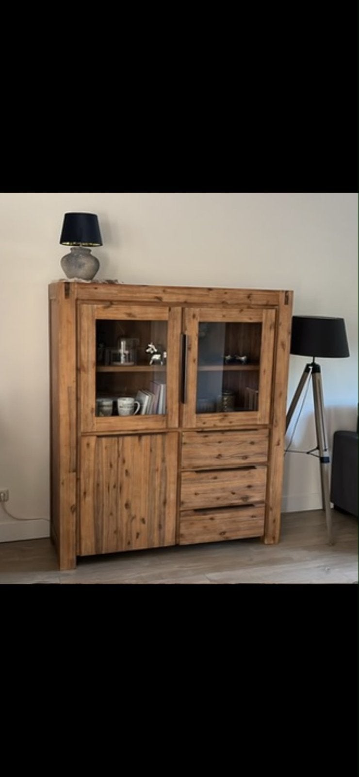 Pronto Salzburg vitrinekast  - kleine schade aan poot, Huis en Inrichting, Kasten | Boekenkasten, Ophalen, Gebruikt, 100 tot 150 cm