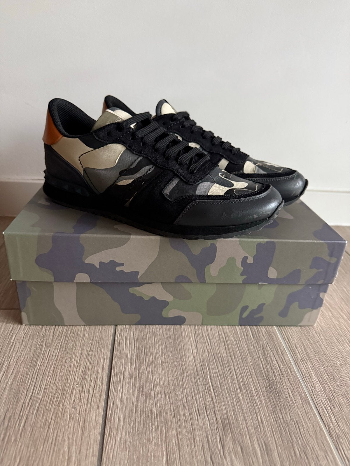 Valentino Garavani Rockrunner Camouflage Sneakers Maat 42, Kleding | Heren, Ophalen of Verzenden, Gedragen, Overige kleuren, Sneakers of Gympen