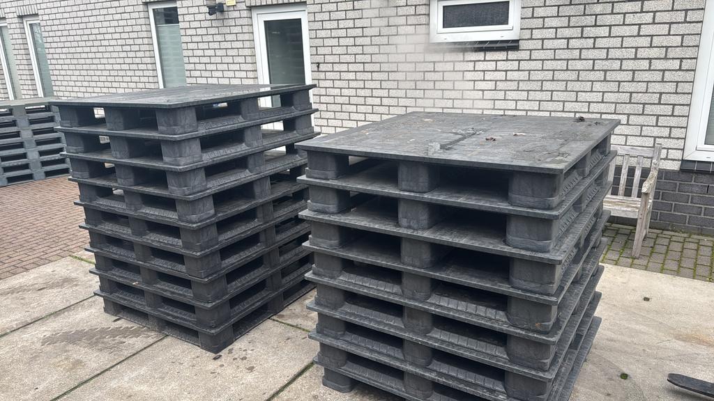 Dichte kunststof pallets 120x120, Ophalen, Zo goed als nieuw, Kunststof