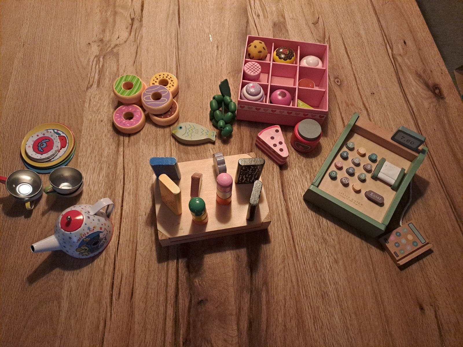 Houten keukenspeelgoed & Woezel en Pip theeserviesje, Ophalen, Gebruikt