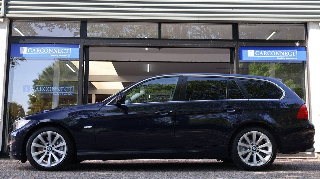 BMW 3-serie Touring 330i xDrive Business Line 272pk|Xenon|Cr, Automaat, Zwart, Blauw, 2996 cc