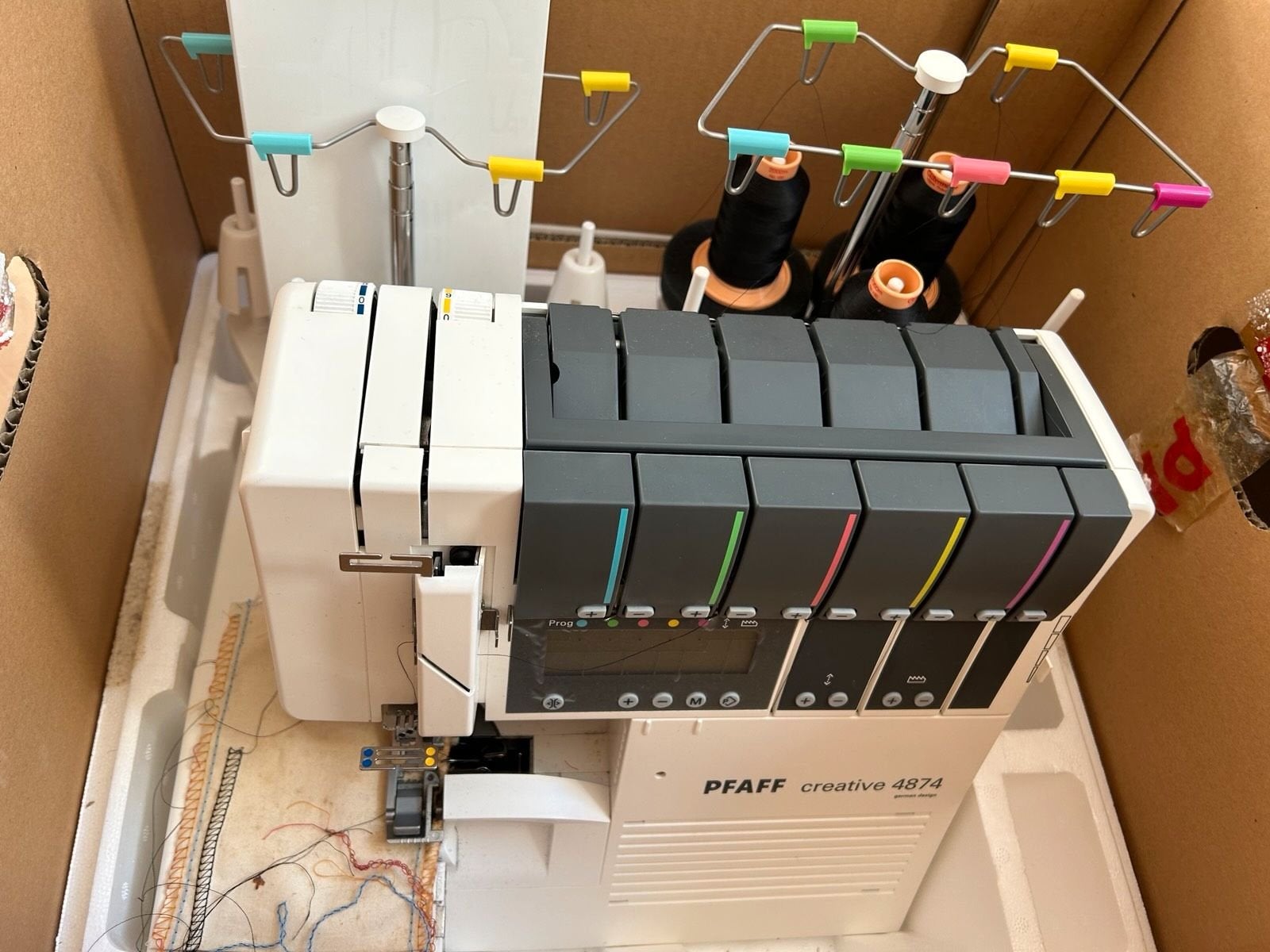 PFAFF creative 4874 Overlock-/Coverlockmachine, Ophalen of Verzenden, Zo goed als nieuw