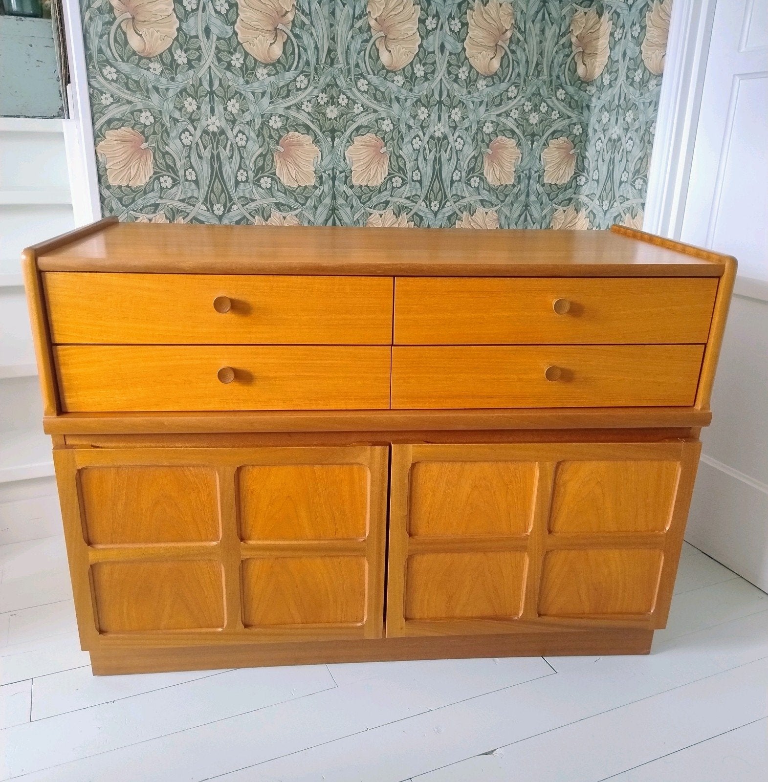Mid Century Nathan Parker Teak Compact Sideboard 1970s, Teakhout, Zo goed als nieuw, 3 of 4 laden, Minder dan 100 cm