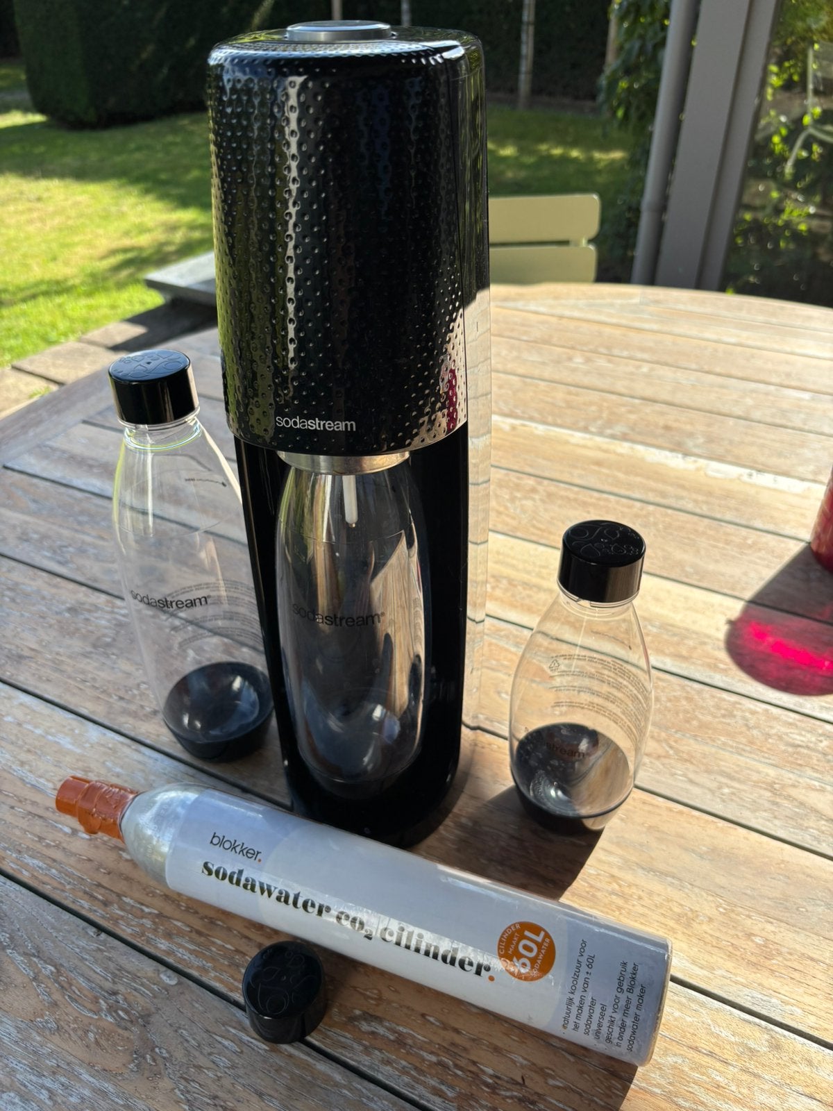 Sodastream + 3 flessen + co2 cilinder, Ophalen, Gebruikt
