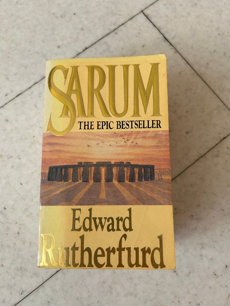 Sarum Edward Rutherfurd, Boeken, Ophalen of Verzenden, Gelezen