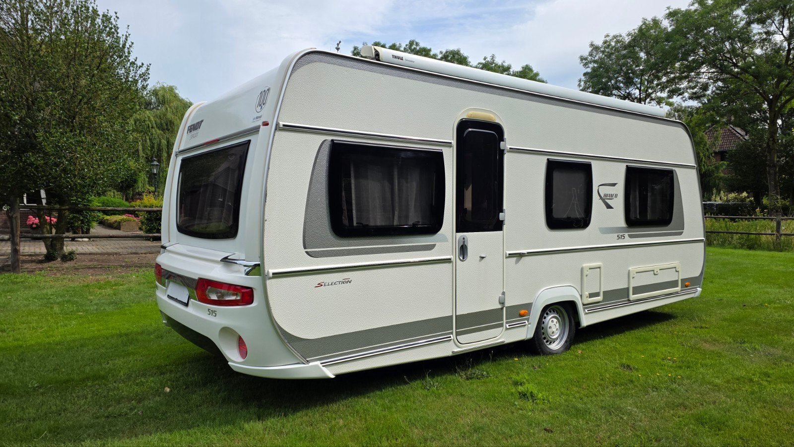 Fendt 515 Bianco SG, Caravans en Kamperen, Caravans, Particulier, tot en met 4, 1250 - 1500 kg, Rondzit, Fendt, Koelkast, Mover