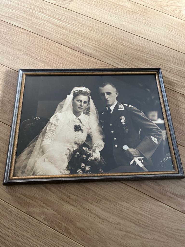 Ingelijste trouwfoto Luftwaffe WO2, Ophalen of Verzenden, Duitsland, Luchtmacht, Foto of Poster