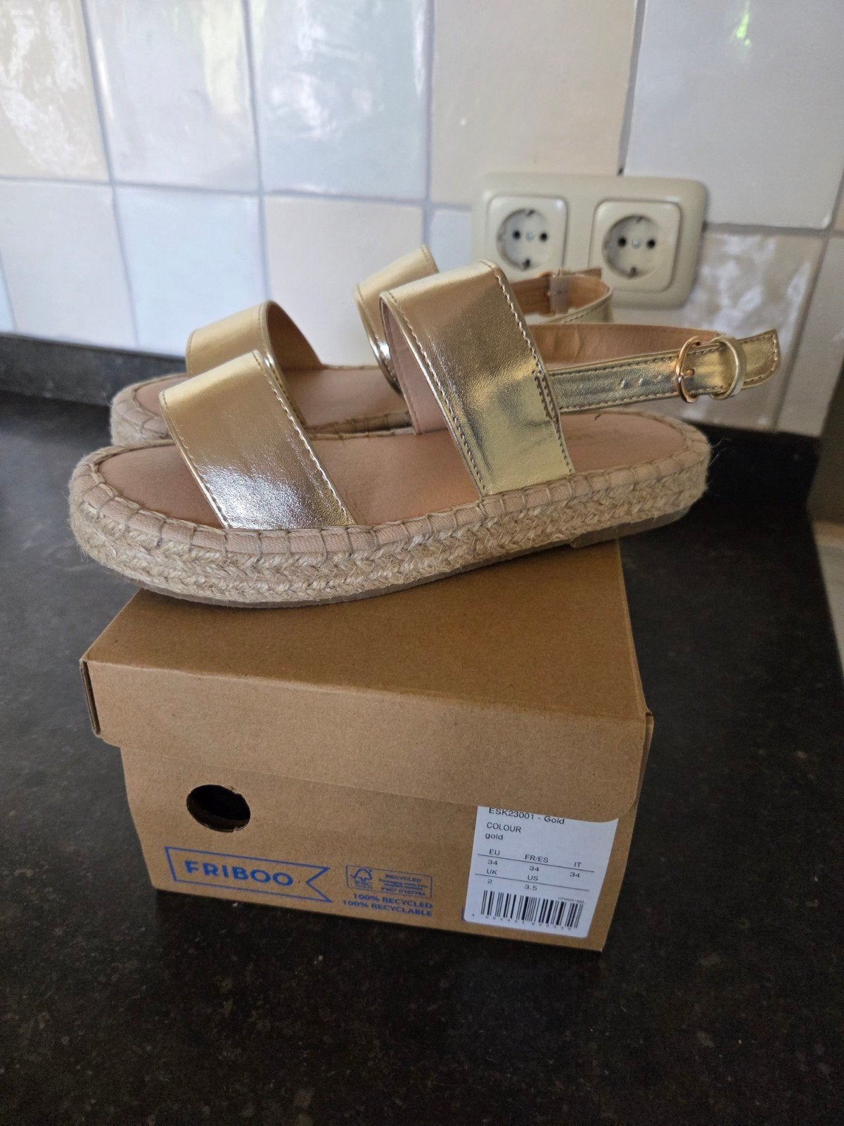 Nieuw in doos, mooie sandalen
Mooie sandalen maat 34
Merk: F, Ophalen of Verzenden, Nieuw, Meisje, Overige typen