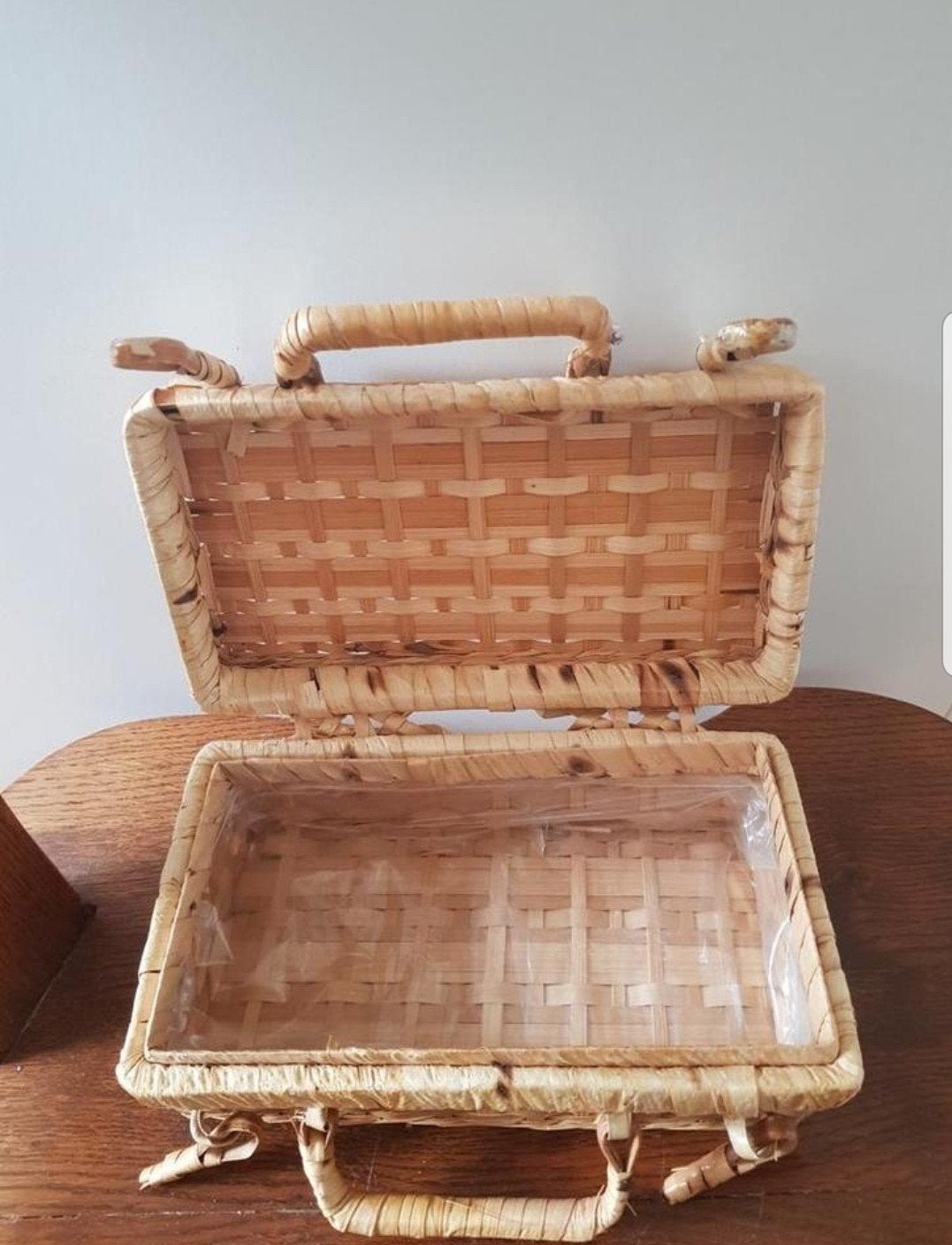 Vintage rieten mini koffertje/naaimandje met plastic voering, Ophalen of Verzenden, Rechthoekig, Riet