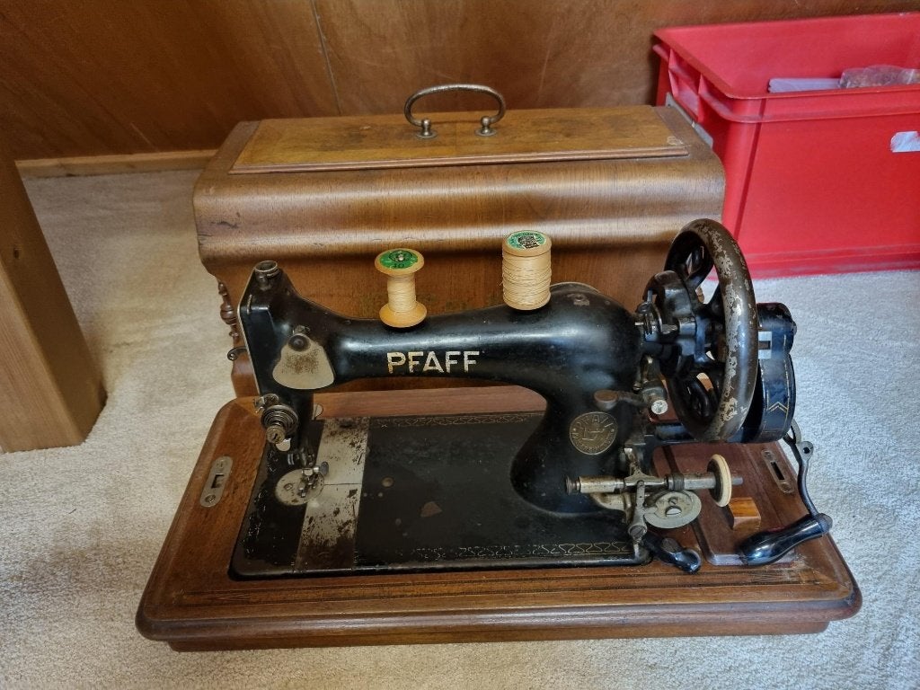 hand naaimachine merk Pfaff, moet weg, Antiek en Kunst, Ophalen