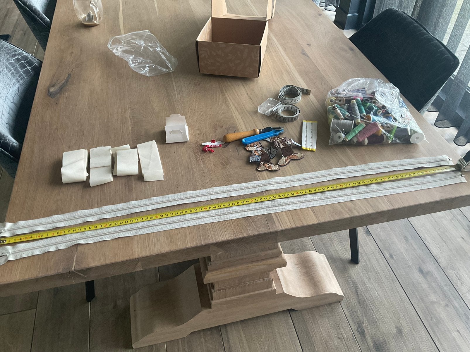 Naaiaccessoires, twee lange ritsen, veel naaigaren, Ophalen of Verzenden, Rits of Sluiting