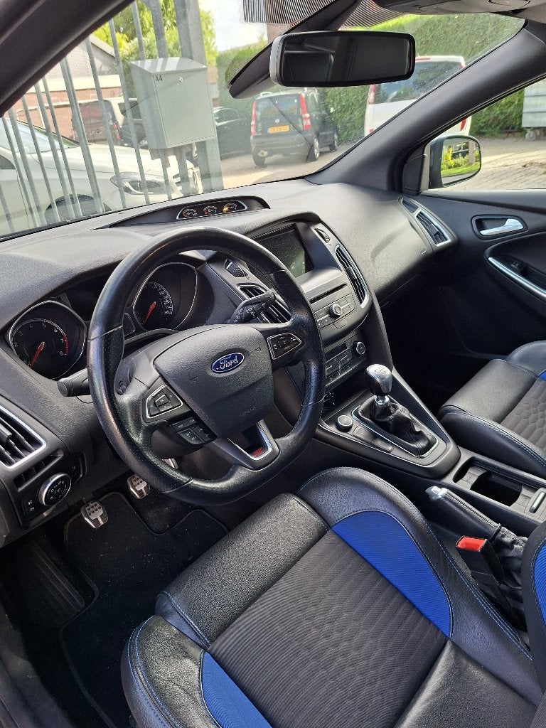 Foto 9 van Ford Focus 2.0 Nieuwe Apk
