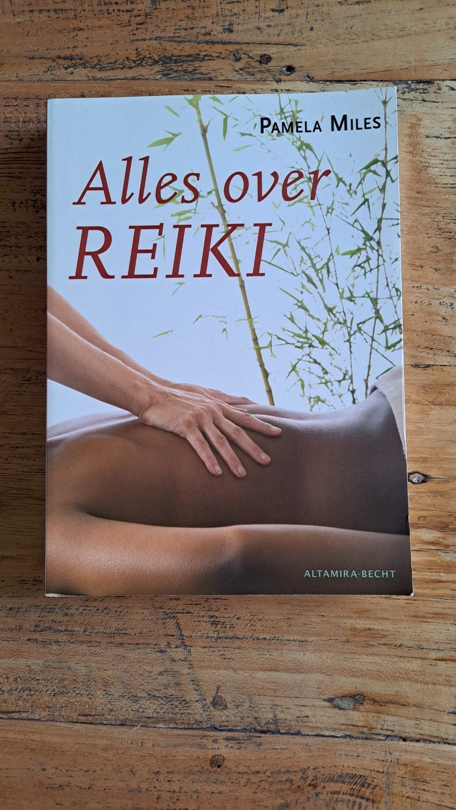 P. Miles - Alles over reiki, Ophalen of Verzenden, Zo goed als nieuw, Instructieboek, Overige onderwerpen