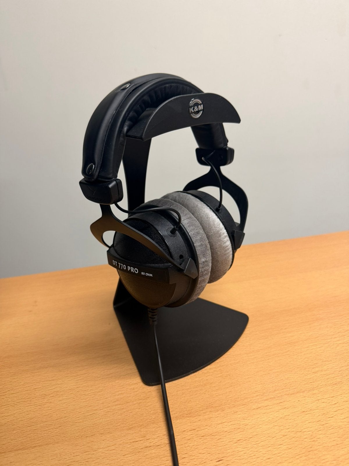 Beyerdynamic DT 770 Pro 80 Ohm studiokoptelefoon met stand, Ophalen of Verzenden, Zo goed als nieuw, Bedraad, Over-ear