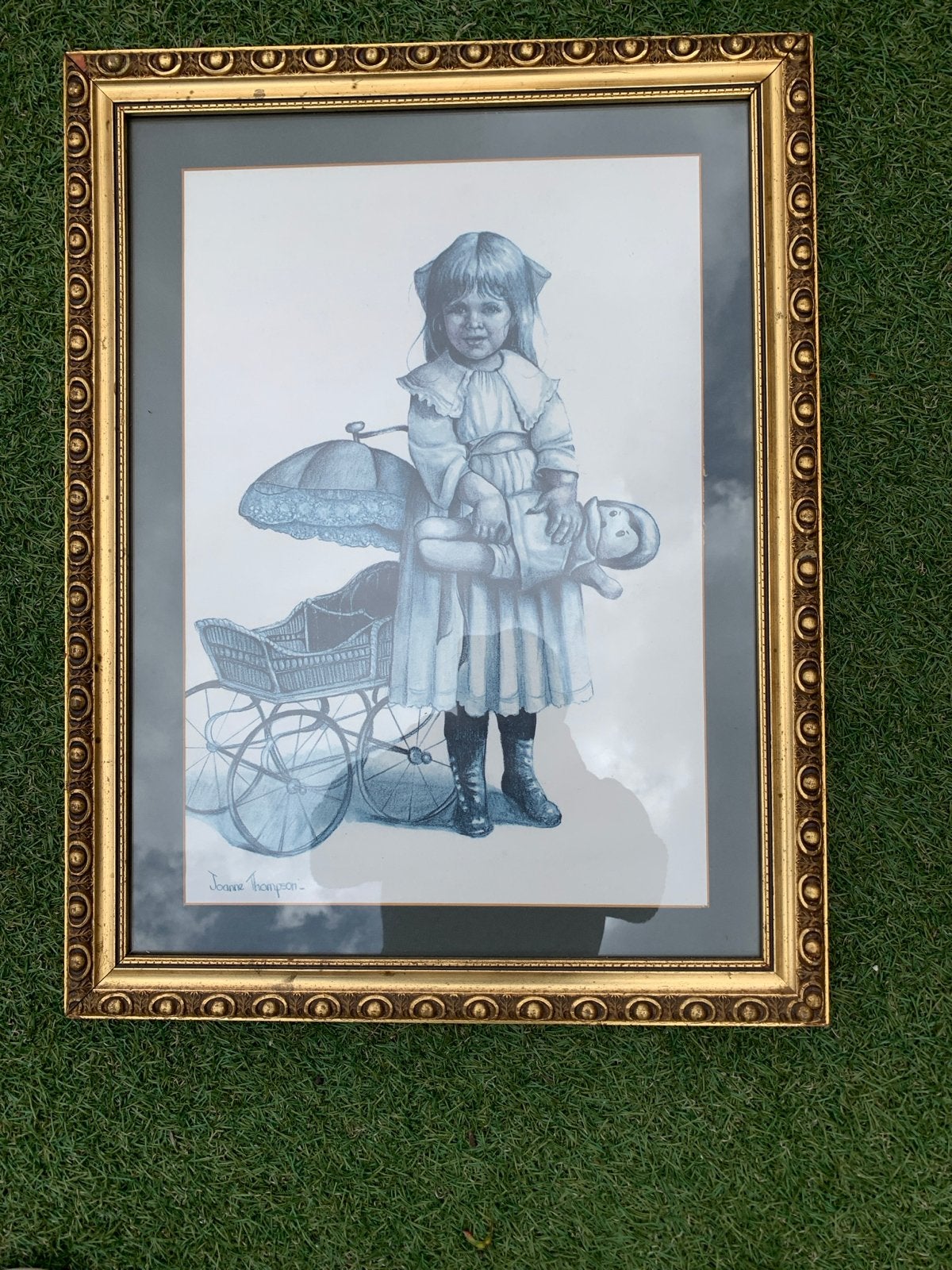 Vintage ingelijste tekening van meisje met pop en kinderwage, Antiek en Kunst, Ophalen of Verzenden