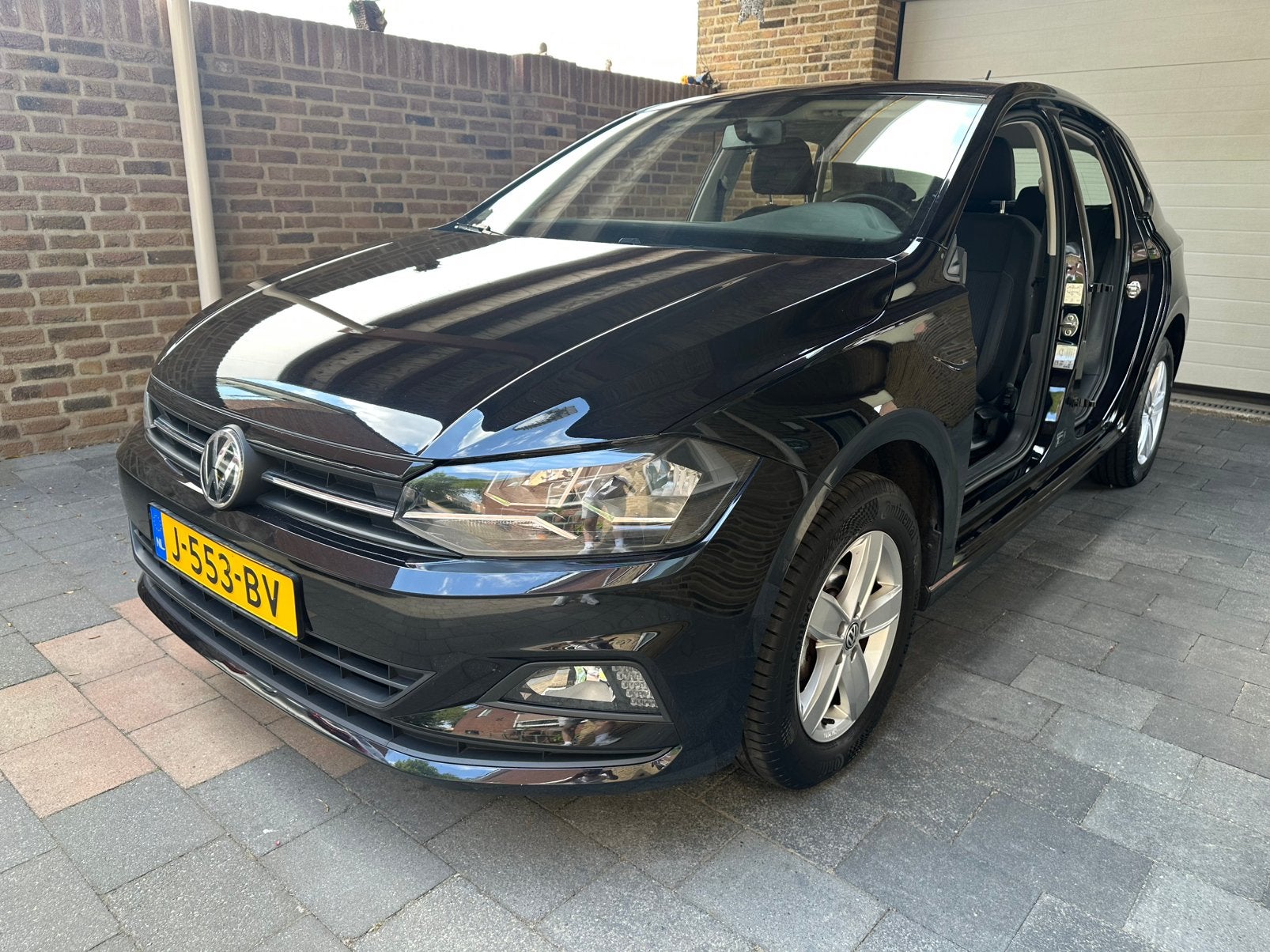 Volkswagen Polo 1.0 TSI comfortline, Ophalen, Volkswagen, Zwart, Handgeschakeld