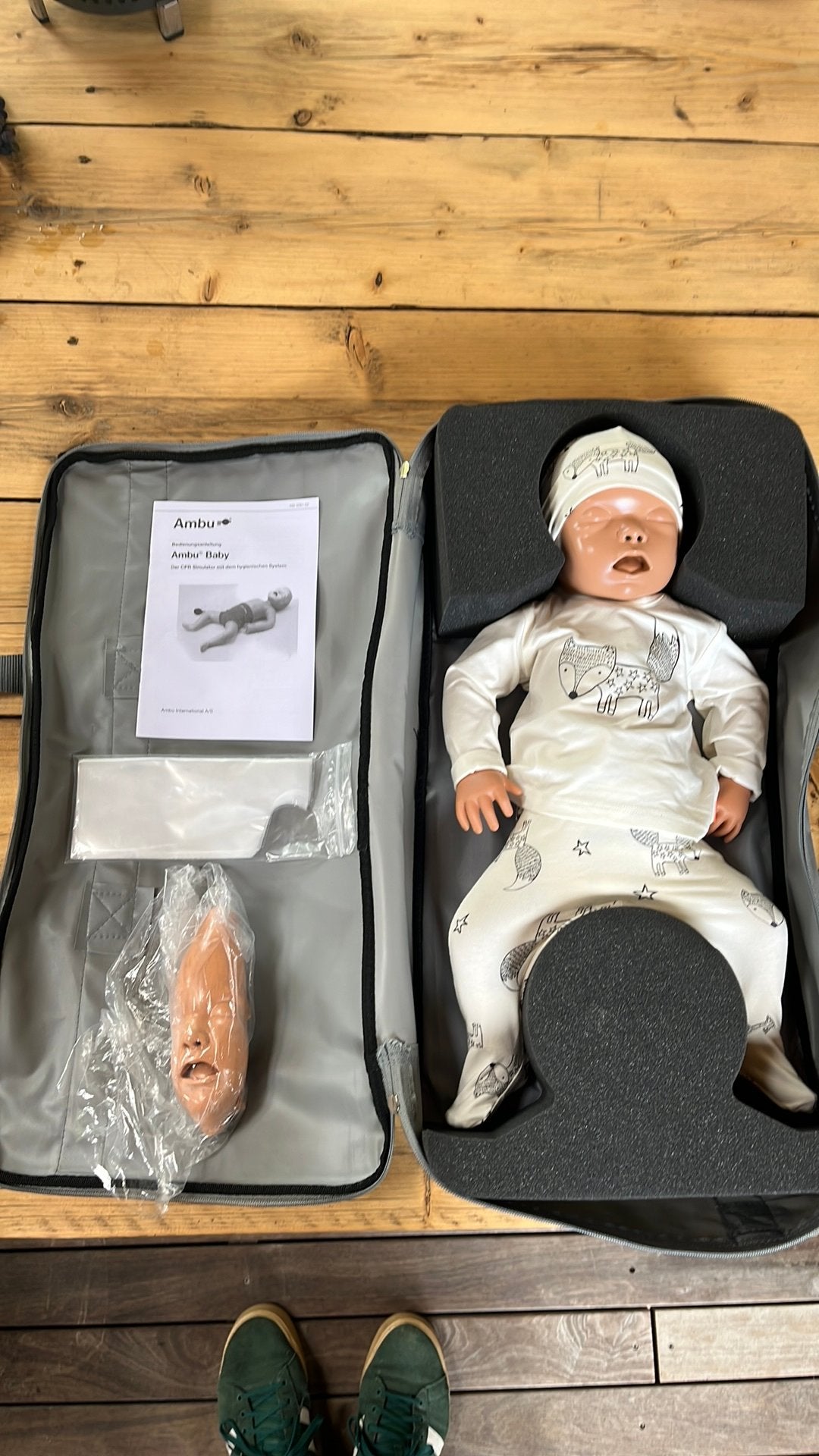 Ambu Baby reanimatiepop – In tas, inclusief handleiding en, Ophalen of Verzenden, Zo goed als nieuw