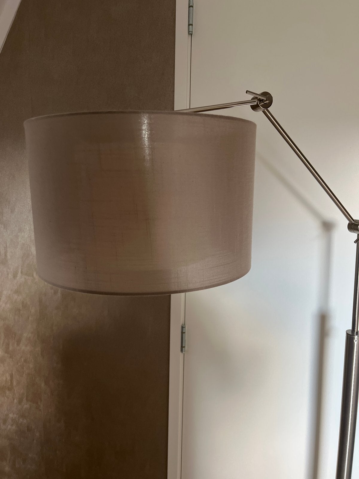 Zilverkleurige Verstelbare en Dimbare Vloerlamp, Huis en Inrichting, Ophalen, Gebruikt, E27 (groot), Metaal