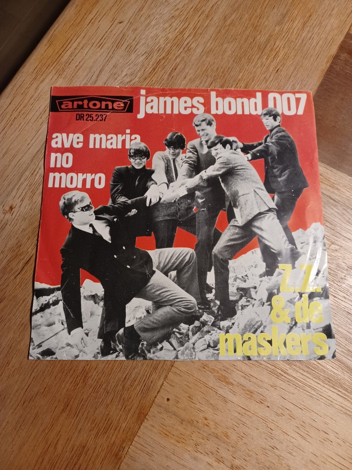 Nederbeat single ZZ & The Maskers - James Bond 007 / 1964, Ophalen of Verzenden, Zo goed als nieuw, Pop