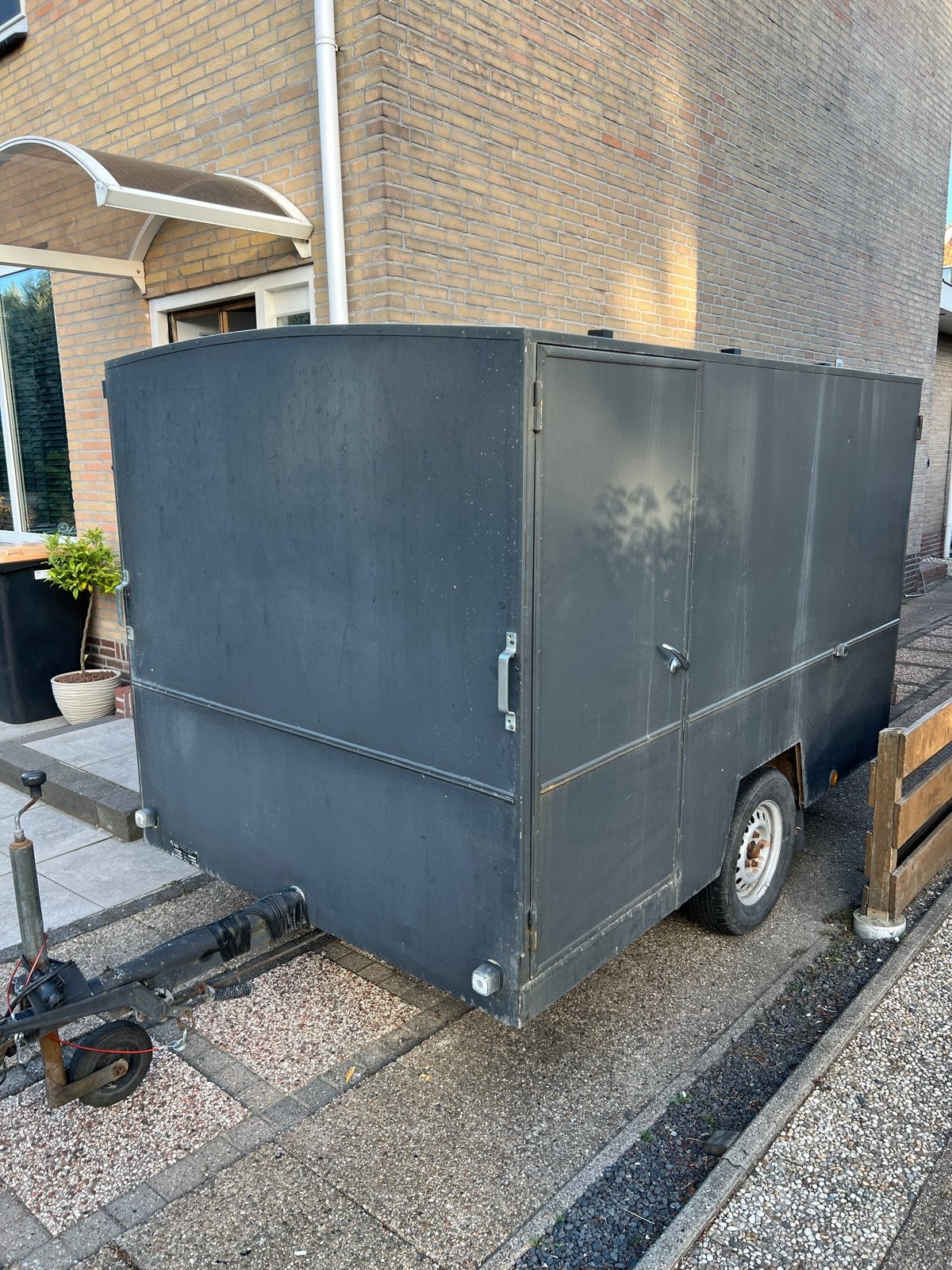 Gesloten Aanhangwagen, Ophalen, Gebruikt