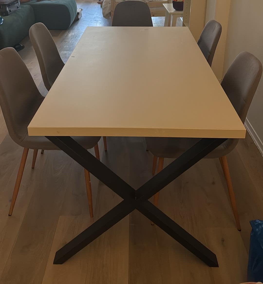Beautiful Ikea 140x80 table with Jysk chairs, Ophalen, 100 tot 150 cm, 50 tot 100 cm, Zo goed als nieuw
