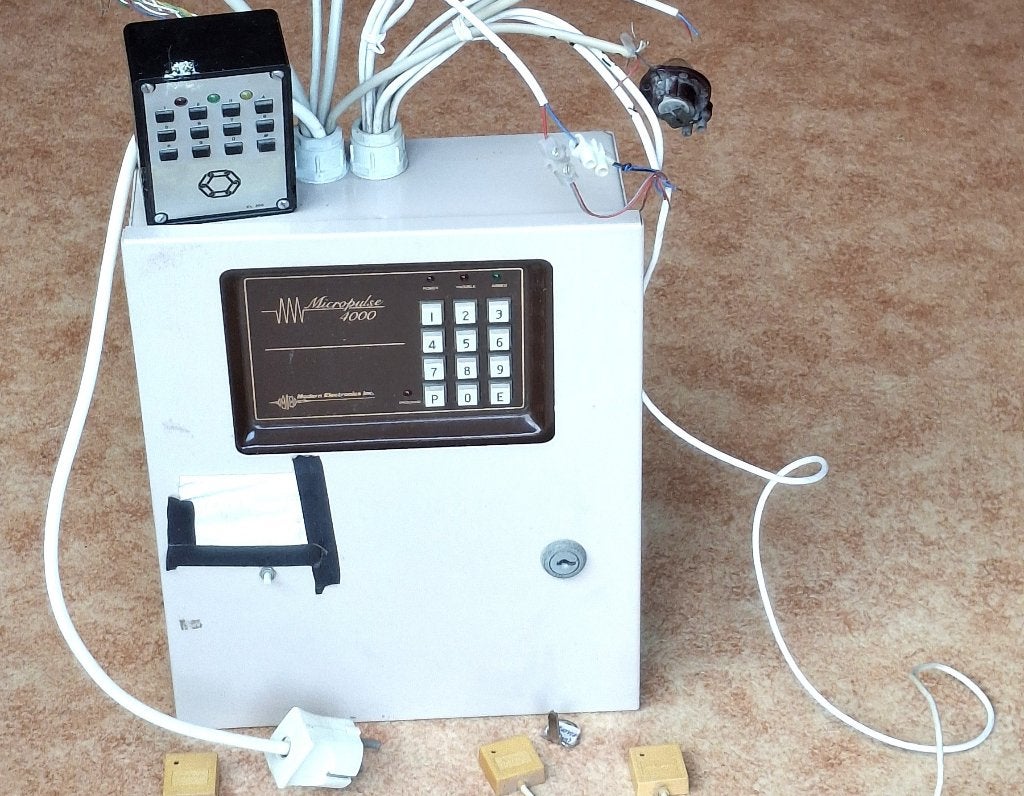 Vintage inbraakalarmsysteem "Micropulse 4000" met 3 sensoren, Ophalen of Verzenden, Compleet systeem, Alarmoproep bij centrale