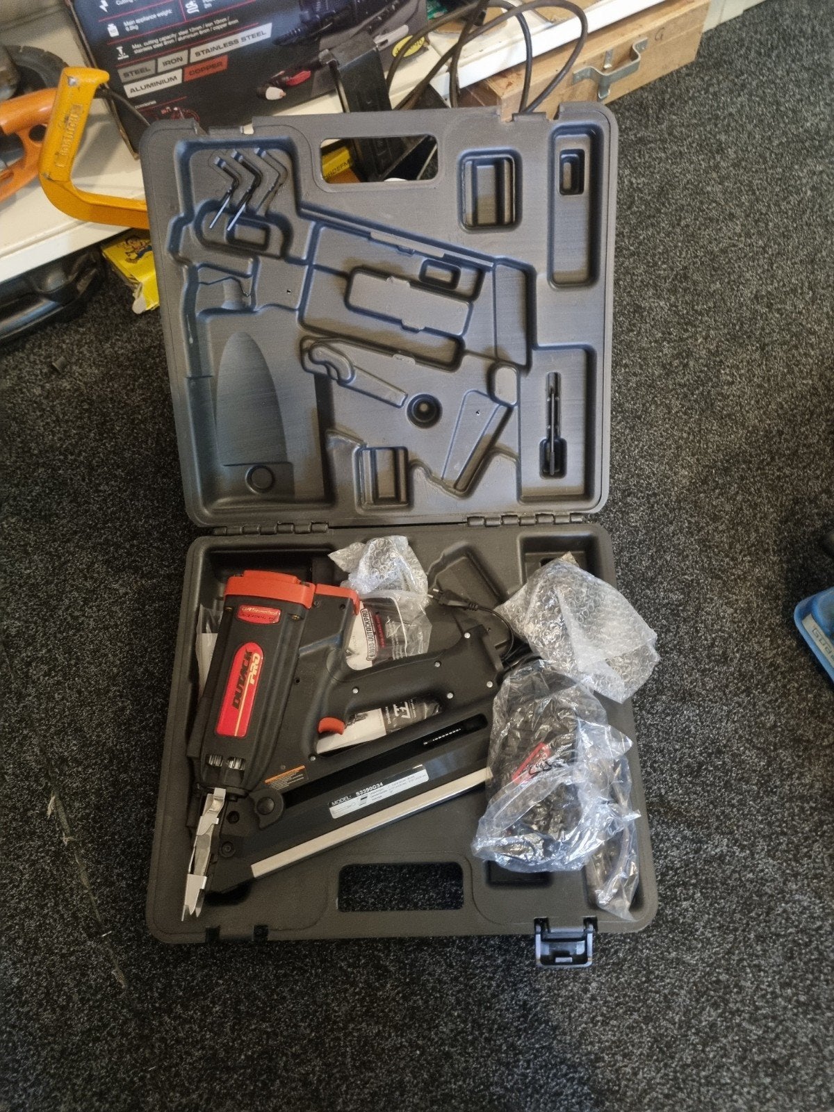 Dutack Pro Tacker/Nietmachine in koffer, Ophalen of Verzenden, Gebruikt, Tacker/nietmachine, Overige merken