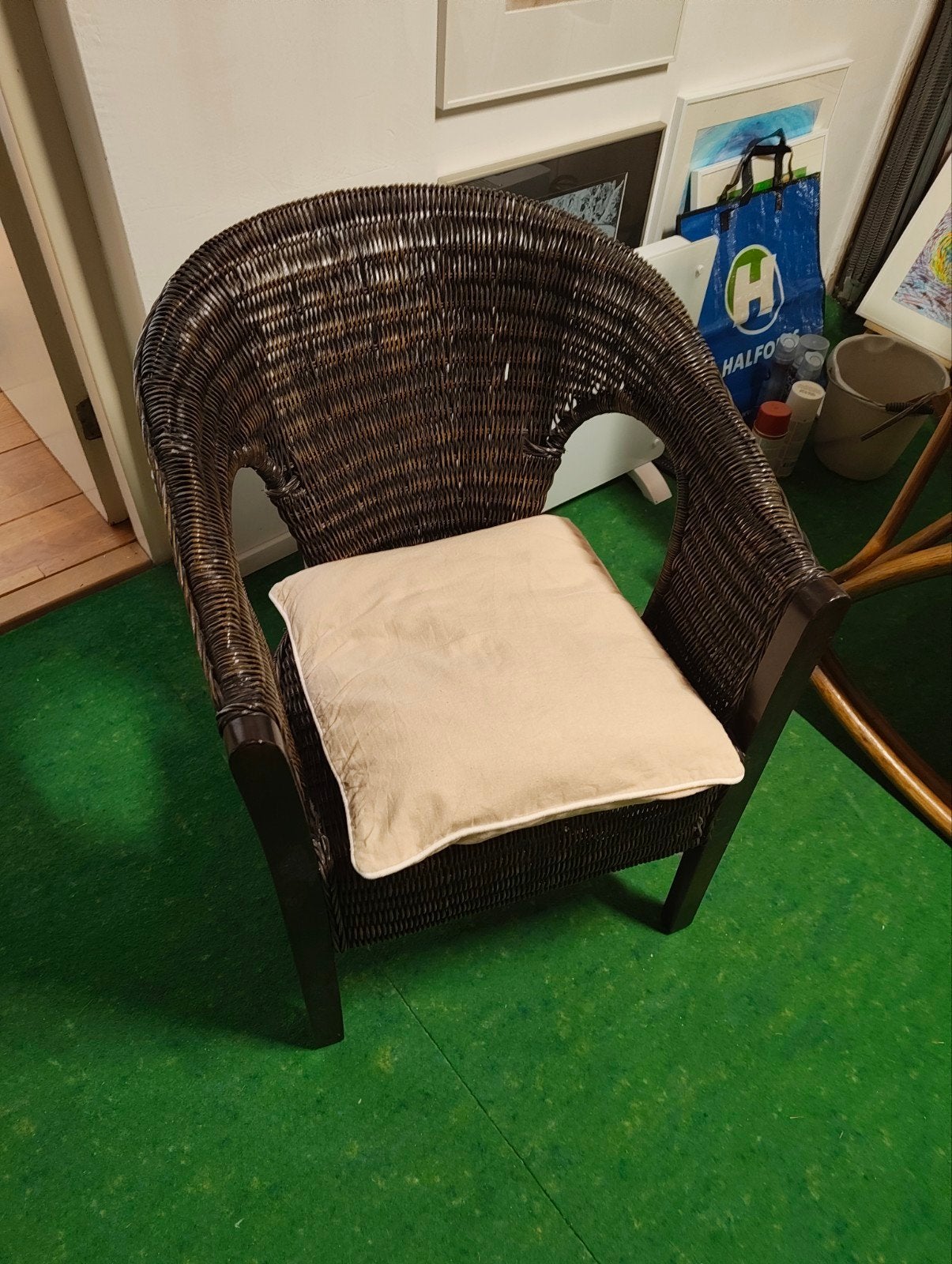 Zwart bruine vintage rieten stoel, Ophalen, Rotan