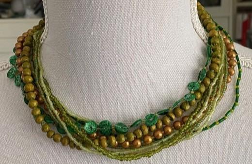 Vintage halsketting, met 9 strengen, 51 cm lang (qwe) 9., Ophalen of Verzenden, Zo goed als nieuw, Groen, Overige materialen
