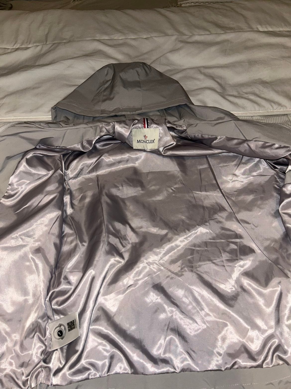 Moncler Jas - Nieuw met labels, Ophalen of Verzenden, Nieuw, Maat 48/50 (M), Grijs
