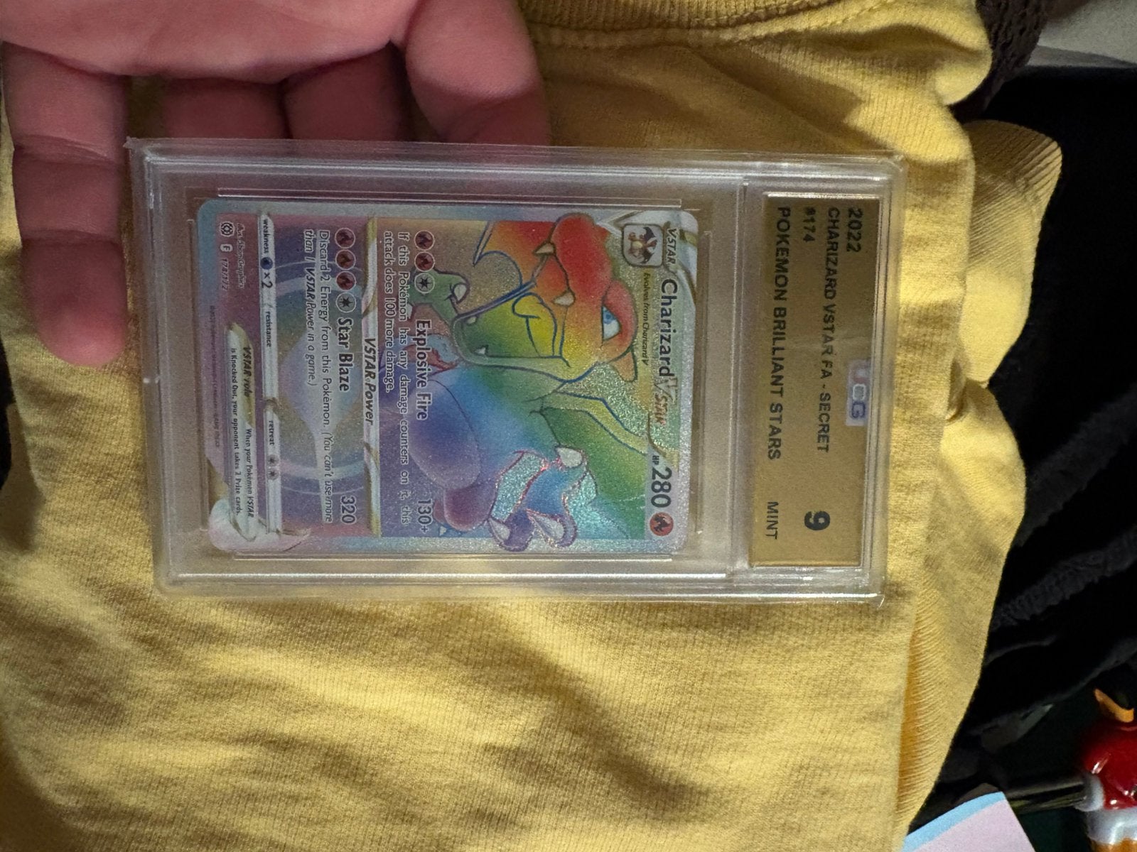 Charizard vstar rainbow grade 9, Ophalen of Verzenden, Zo goed als nieuw, Meerdere kaarten, Foil