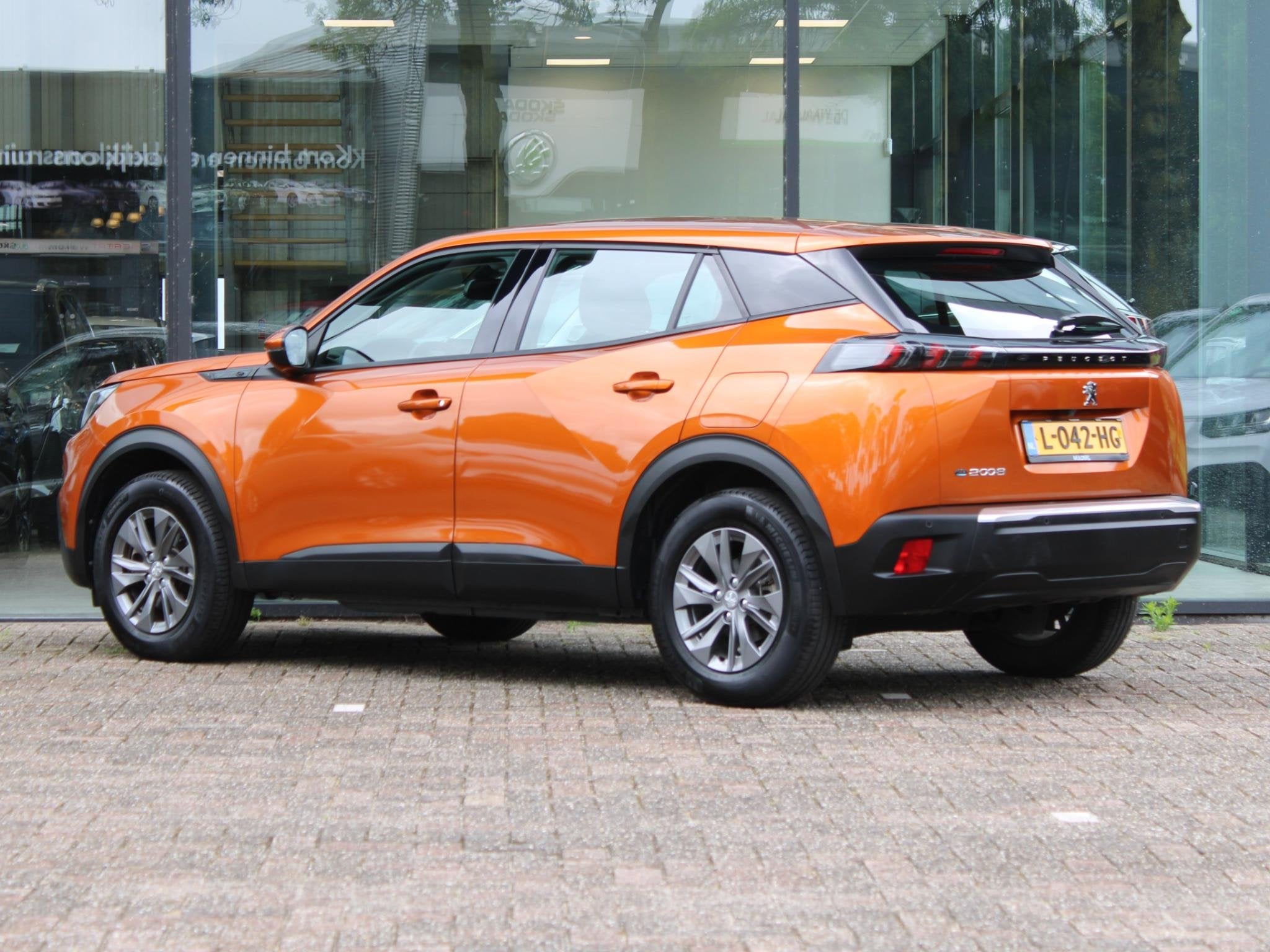 Peugeot e-2008 EV Active Pack 50 kWh | Navi / Camera / Airco, Gebruikt, Overige kleuren, 1523 kg, 315 min