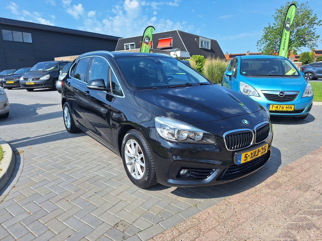 BMW 2-serie Active Tourer 218i Executive / Vol opties! / APK, Auto's, BMW, Voorwielaandrijving, 136 pk, Gebruikt, Zwart