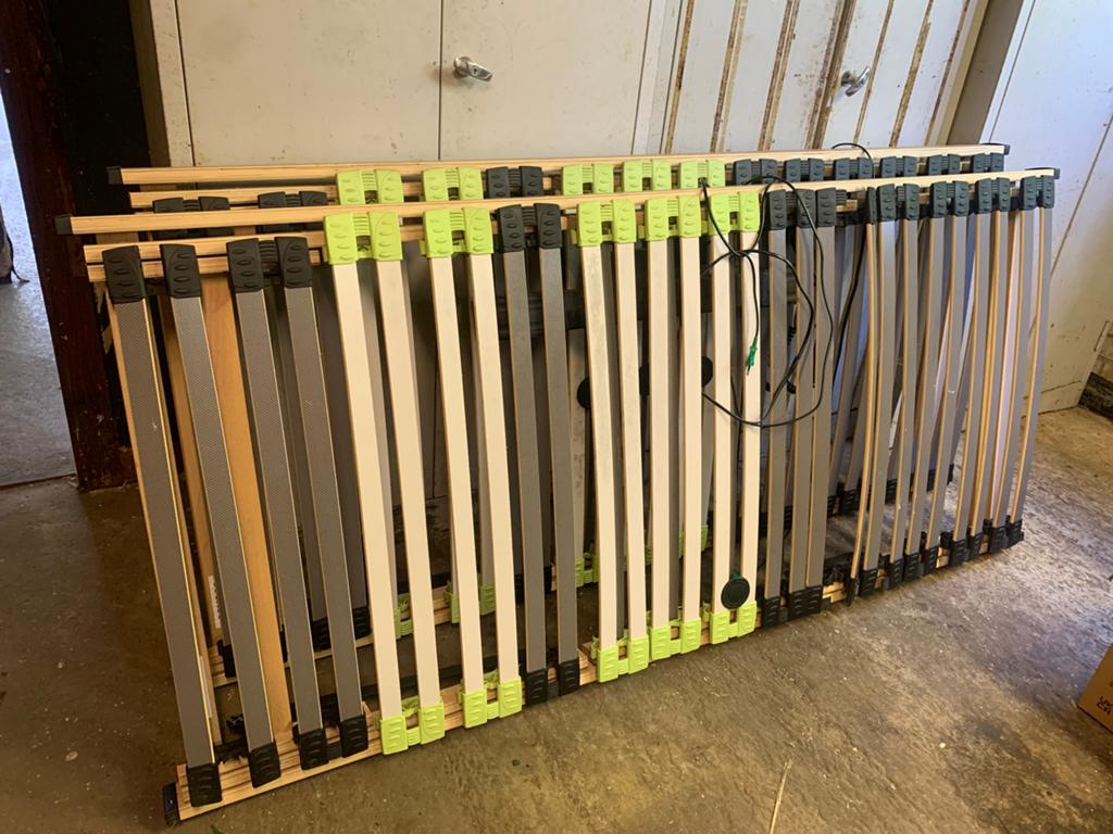Elektrische lattenbodems 2 maal 90x200, Huis en Inrichting, Slaapkamer | Matrassen en Bedbodems, Ophalen, 90 cm, Eenpersoons, Zo goed als nieuw