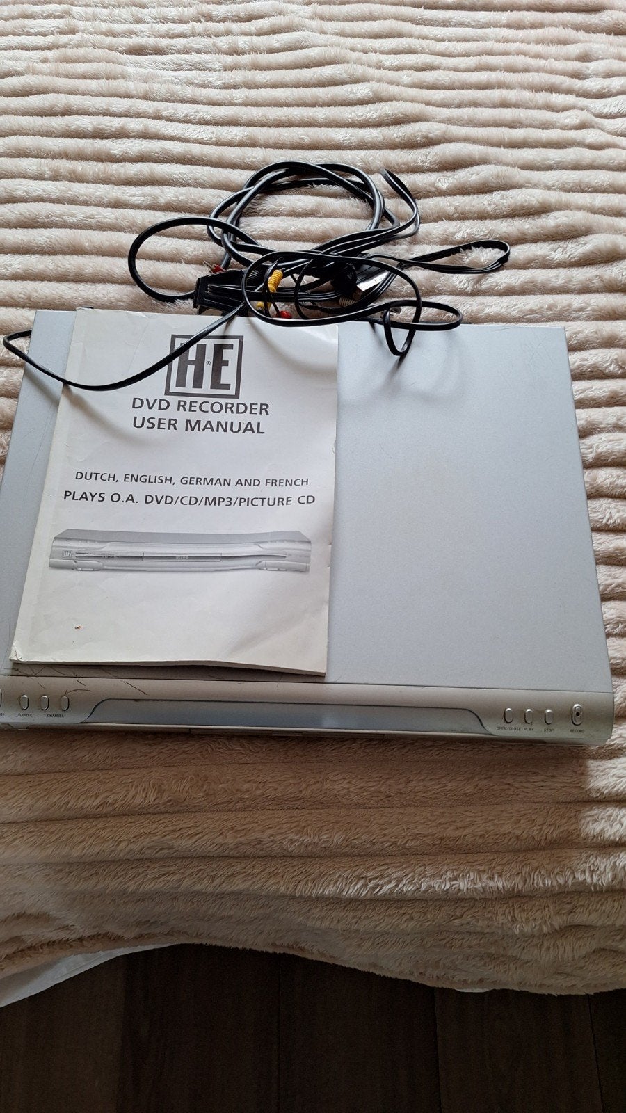 HE DVD Recorder met handleiding en kabels, Ophalen