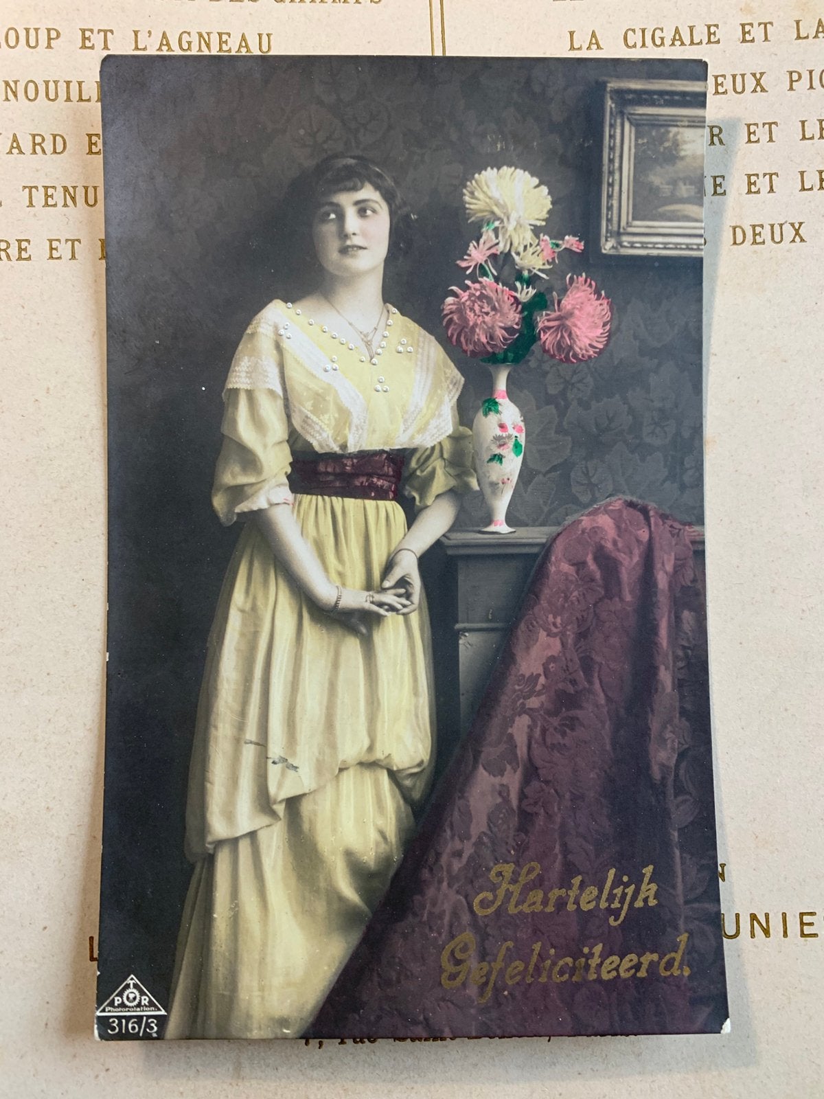 1917 Dame in gele jurk (WK), Ophalen of Verzenden, Voor 1920, Gelopen, Overige thema's