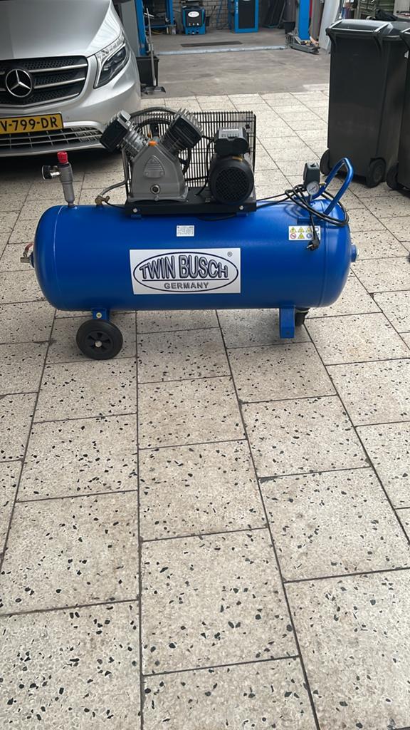 compressor C200 L, Doe-het-zelf en Verbouw, Compressors, 100 liter of meer, Ophalen, Zo goed als nieuw, Minder dan 200 liter/min