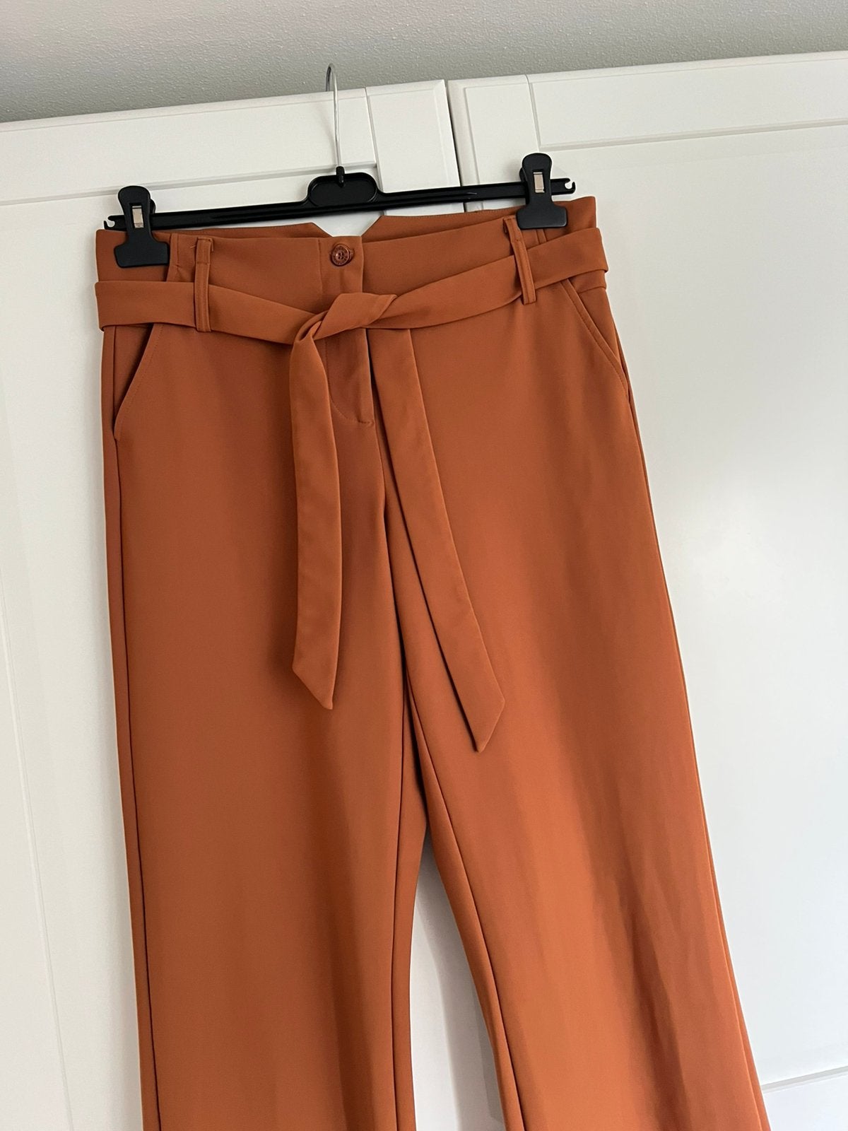 Studio anneloes renske broek M bonded travelstof cinnamon, Maat 38/40 (M), Ophalen of Verzenden, Zo goed als nieuw, X