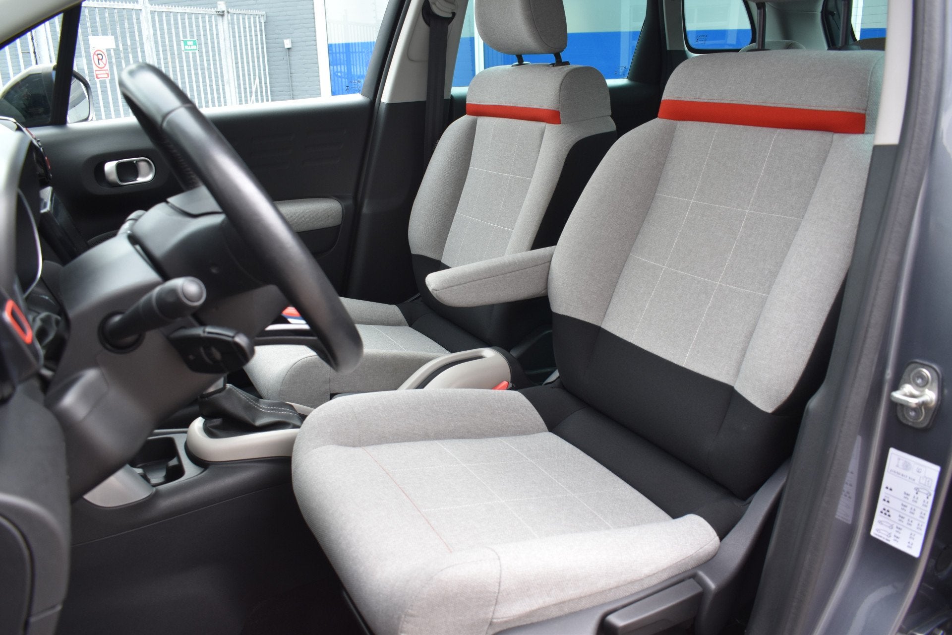 Citroën C3 Aircross PureTech 110 EAT6 Automaat Shine | Navi, Auto's, Dealer onderhouden, Gebruikt, Bedrijf, 600 kg