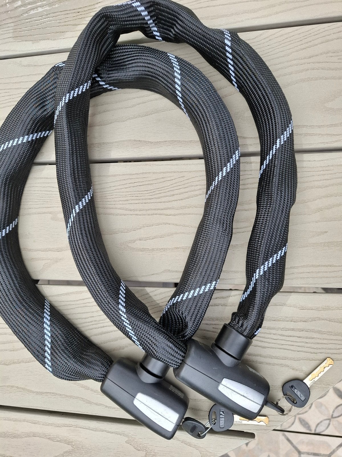 Nieuw:Twee Kettingsloten met Sleutels - Zwart/Wit, Ophalen of Verzenden, Gebruikt, Kettingslot