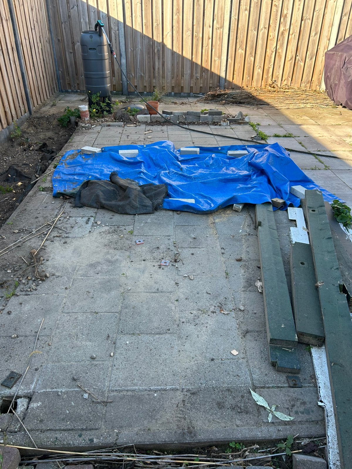 Gratis stoeptegels 10,5 m2 en betonbanden, Ophalen, Gebruikt, Overige typen, 10 m² of meer